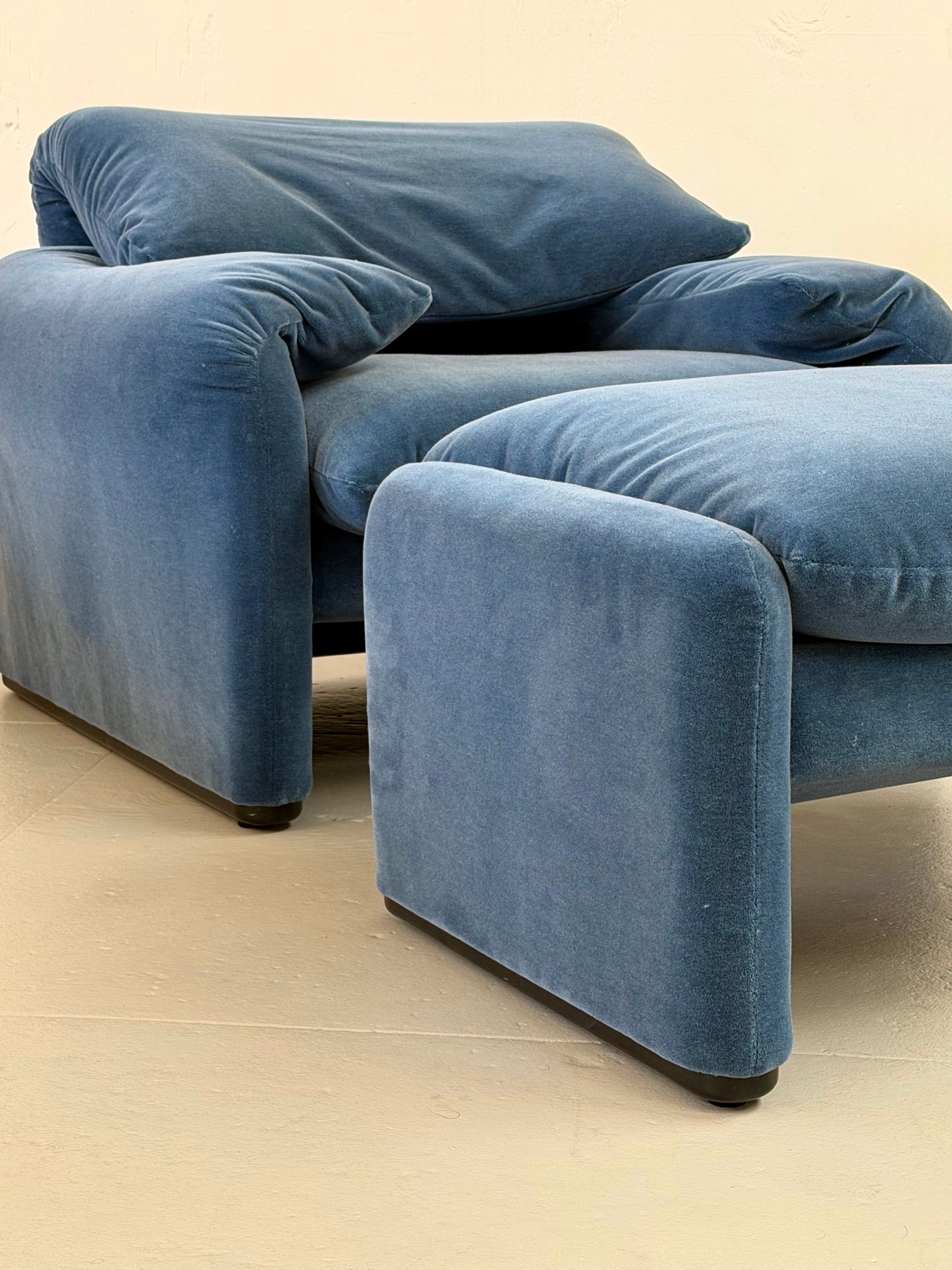 Maralunga Chair + Ottoman