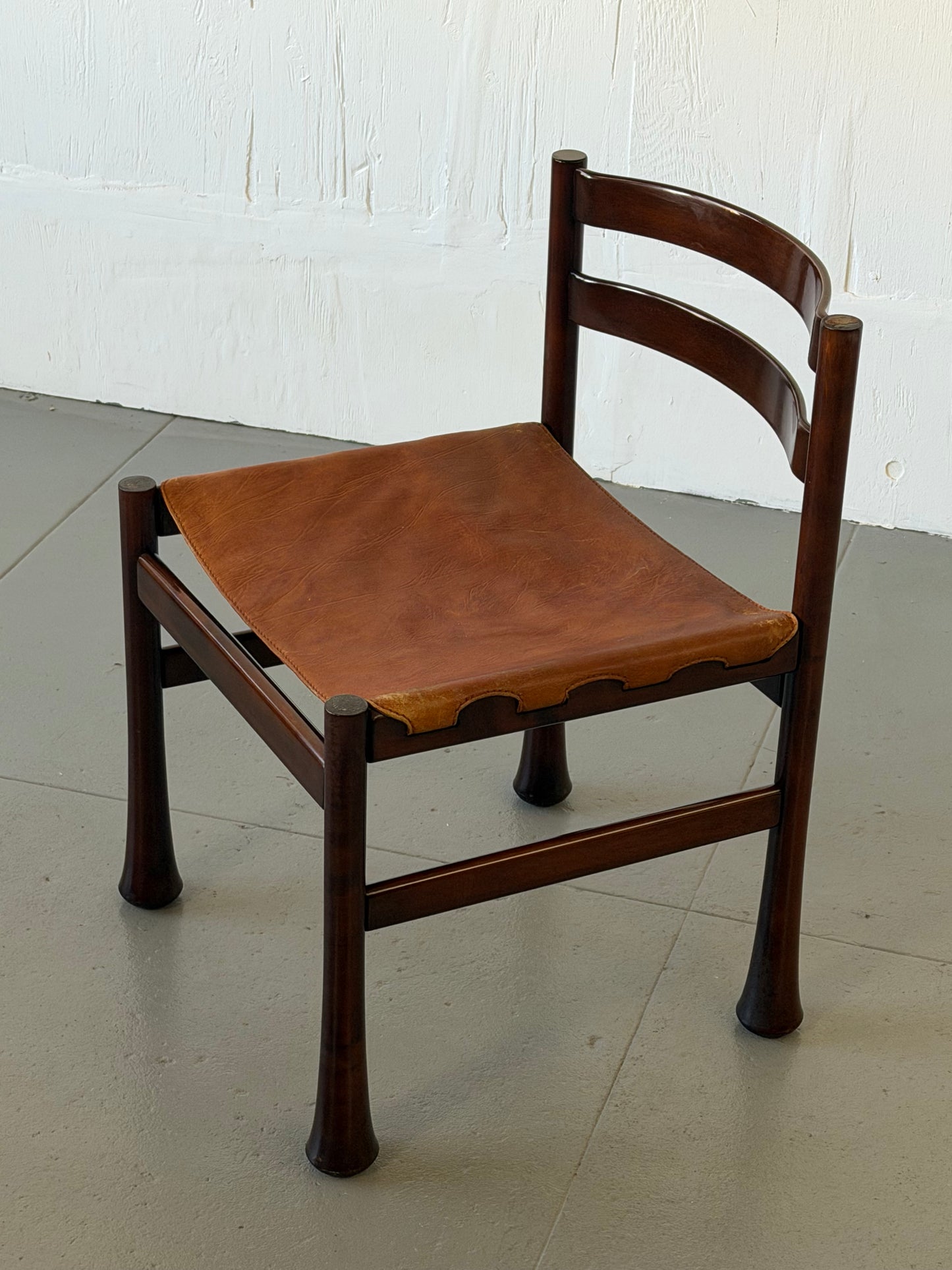 Luciano Frigerio dining chairs in tan - Mobili Vintage