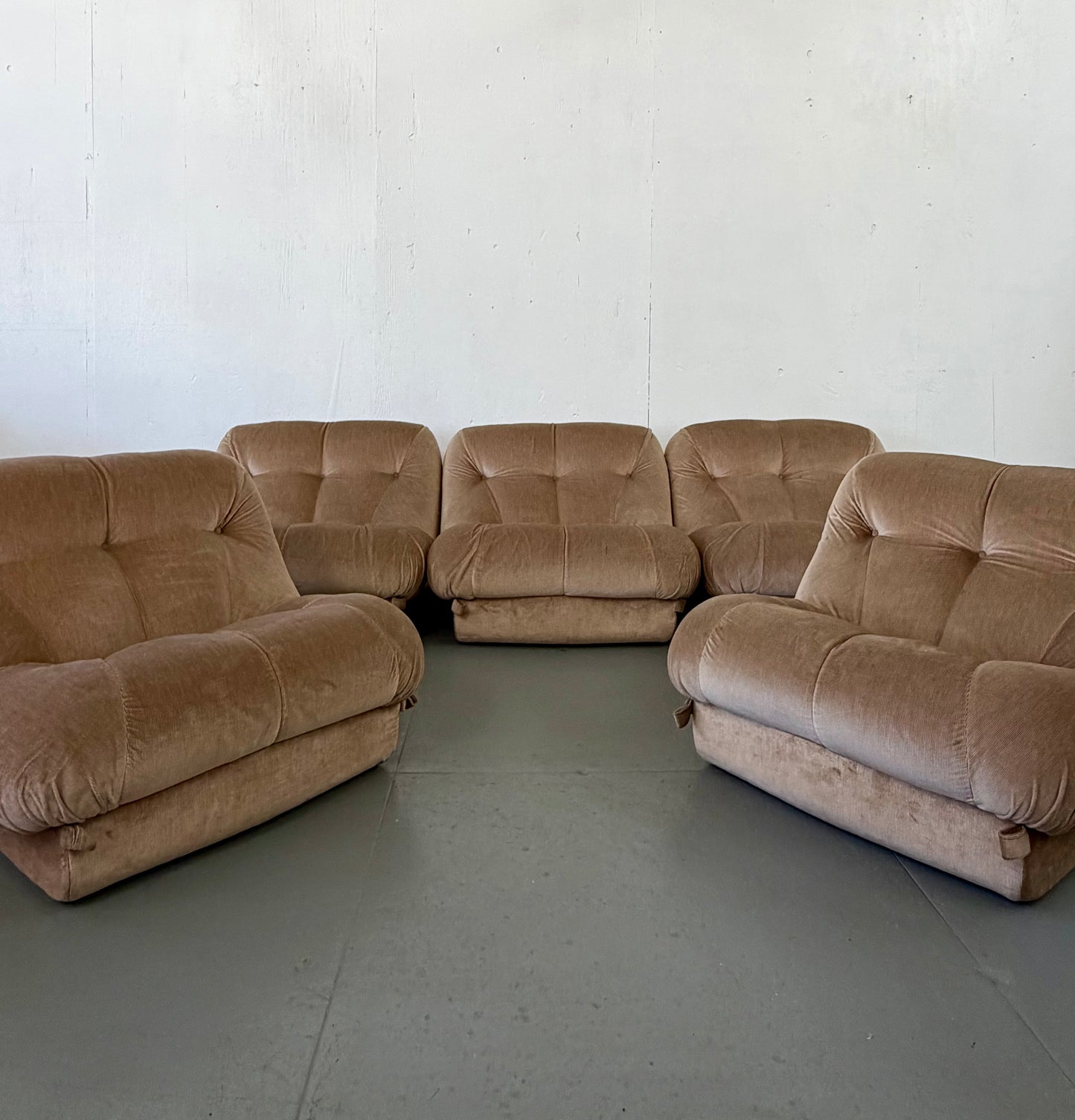 Nuvolone Seating Group