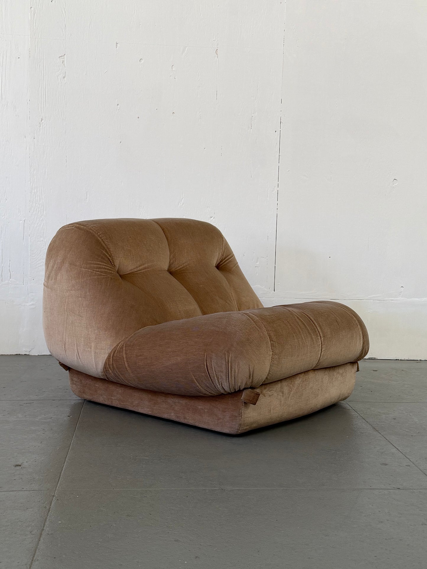 Nuvolone Seating Group