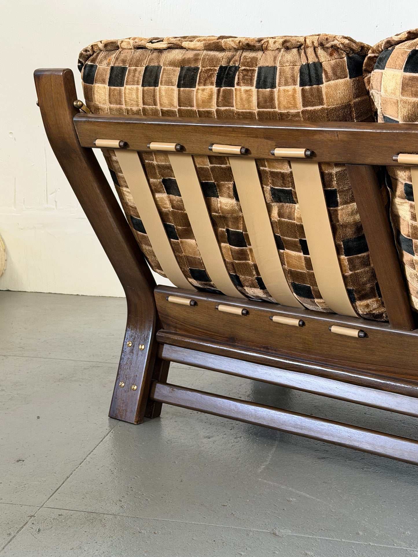 Checkered Italian sofa with leather straps - Mobili Vintage