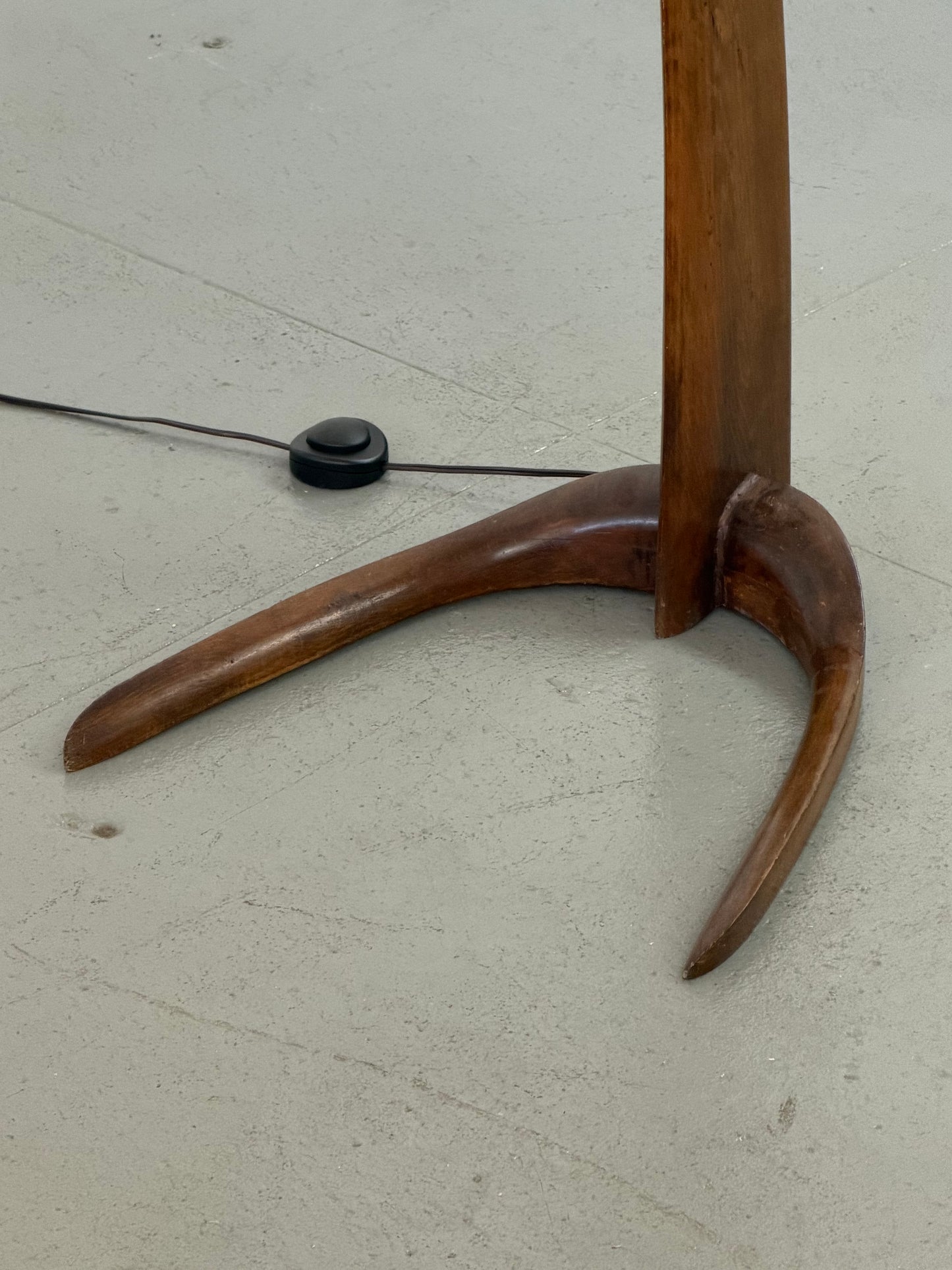 Sculpted Italian floor lamp - Mobili Vintage