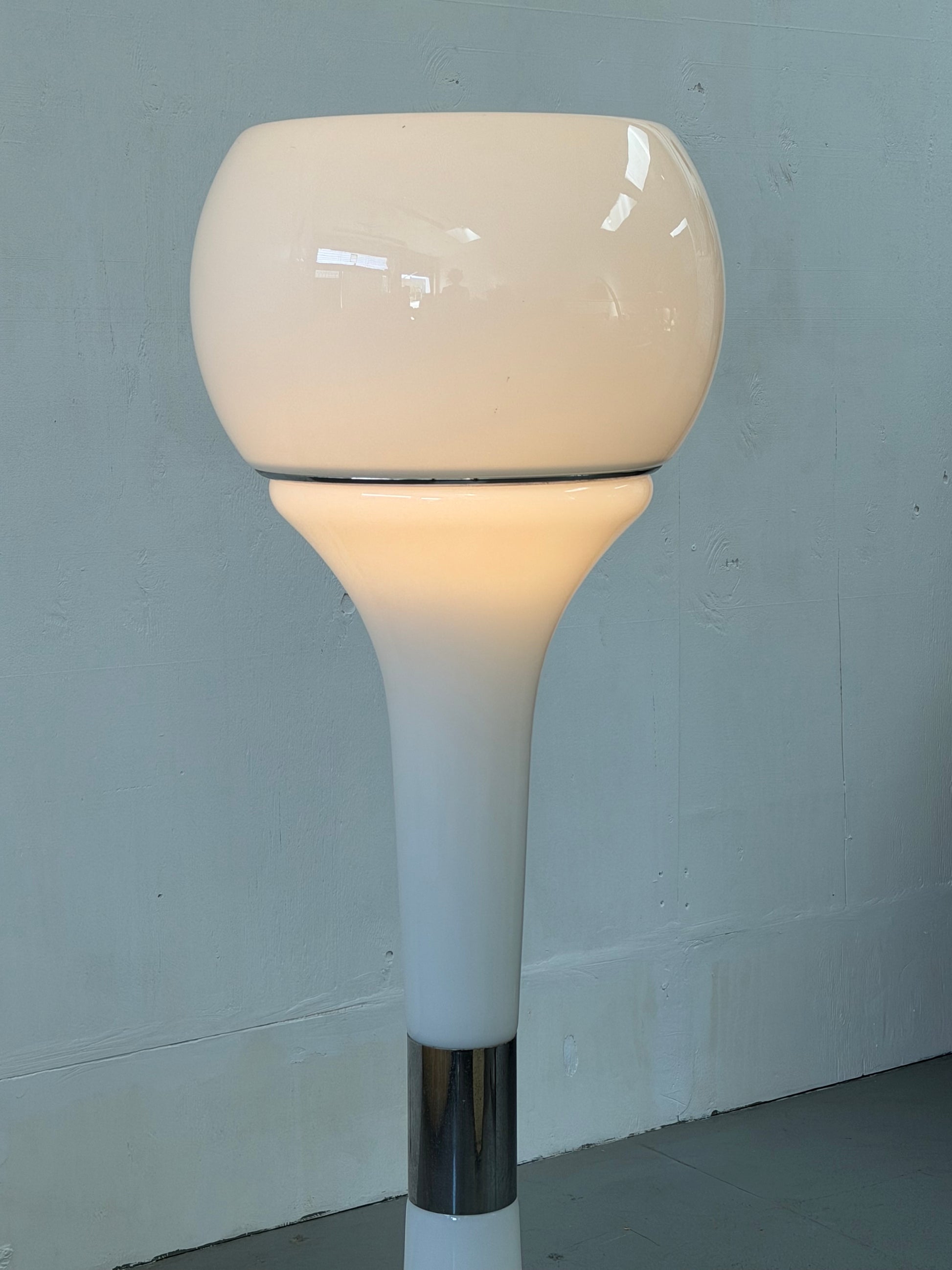Carlo Nason Mazzega milk glass floor lamp - Mobili Vintage