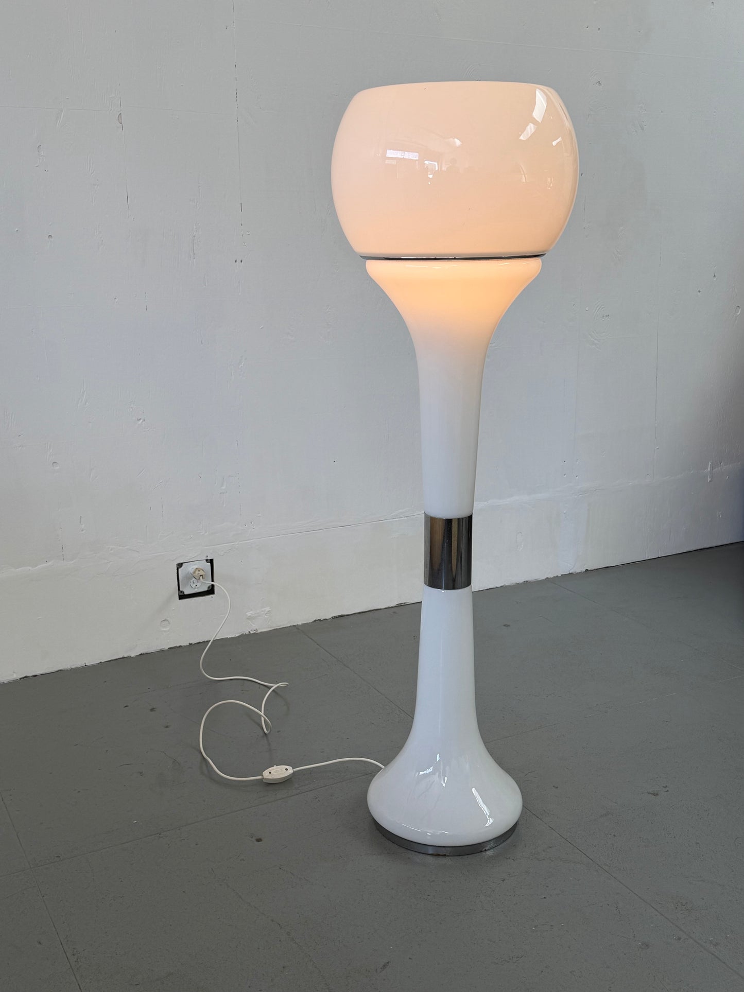 Carlo Nason Mazzega milk glass floor lamp - Mobili Vintage