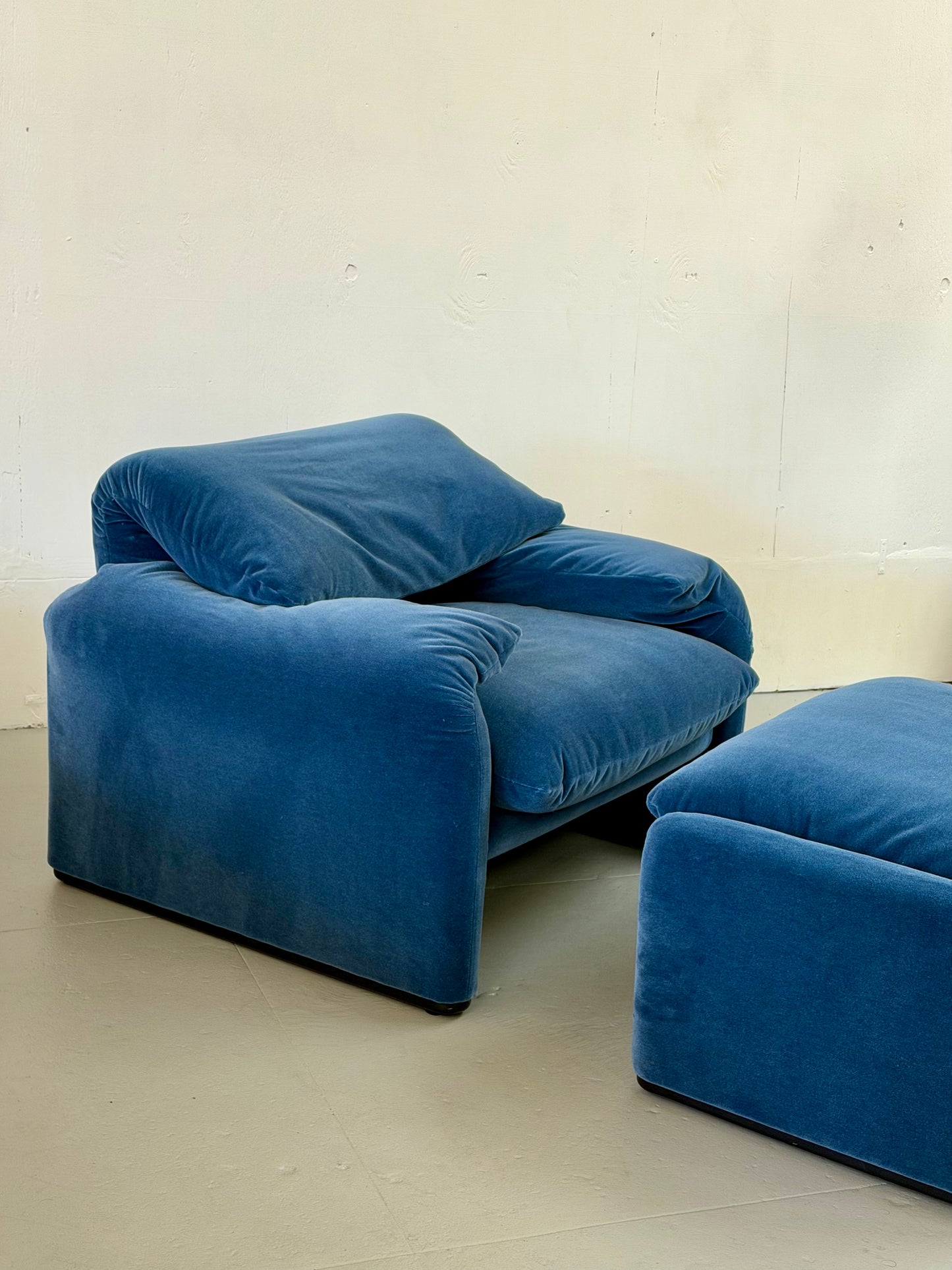 Maralunga Chair + Ottoman